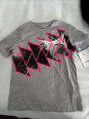 Boys' Gray Basketball Graphic Tee with Pink Accent Zigzag